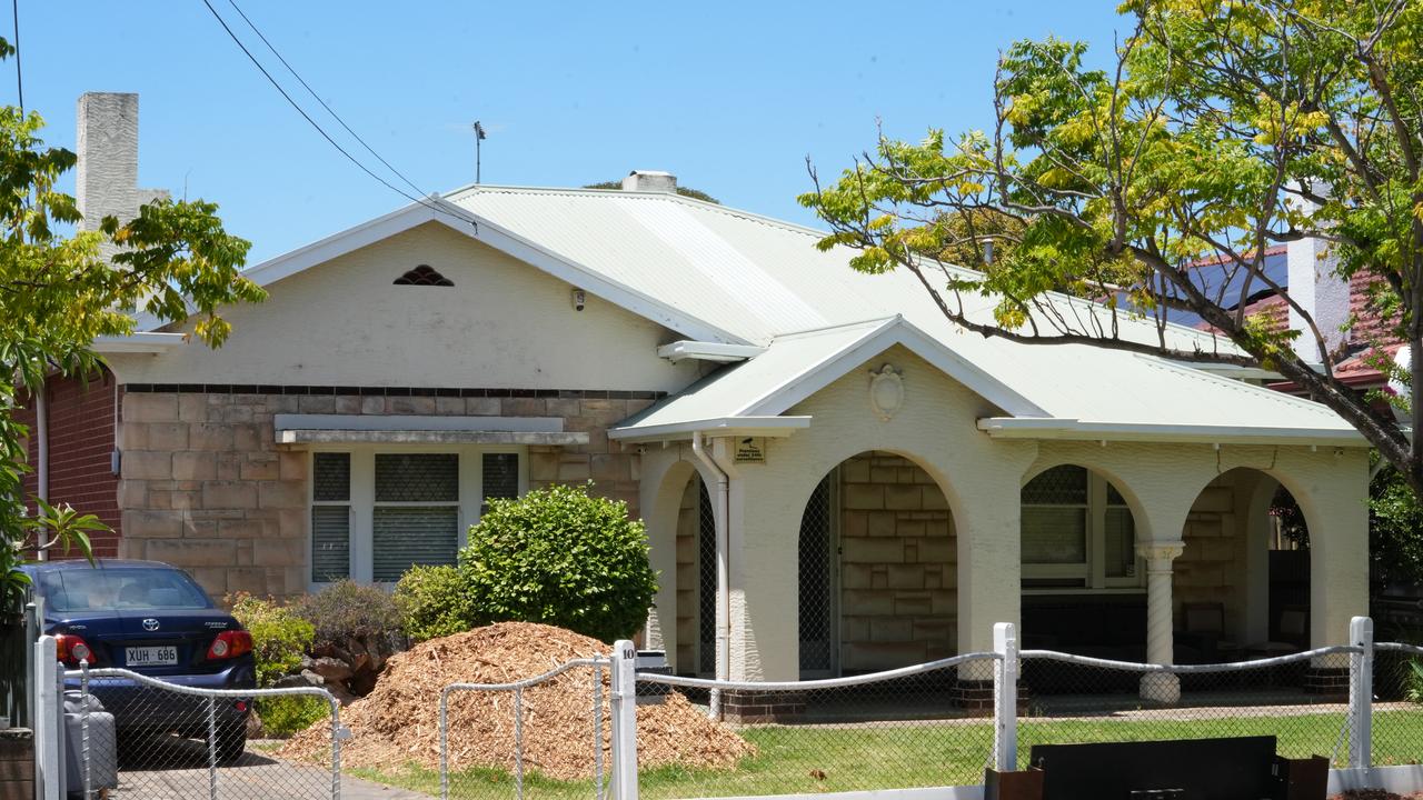 The home where police say they found the body of 60-year-old John Cox. Picture: NewsWire / Dean Martin