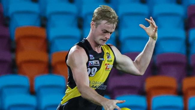 Lachlan Tardrew playing for the Nightcliff Tigers in the 2024-25 NTFL season. Picture: Celina Whan / AFLNT Media