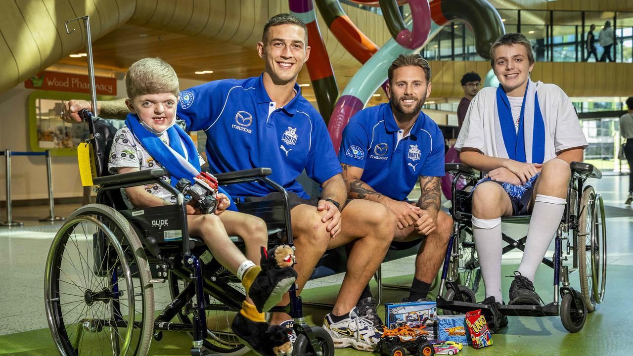 Star Roos make special visit to Royal Children’s Hospital