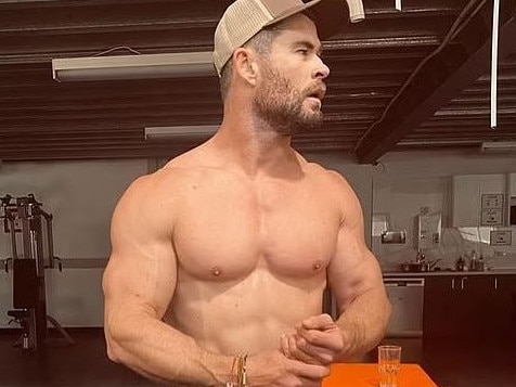 Awkward detail in Hemsworth’s gym snap