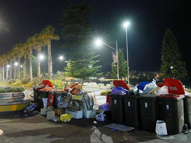 Overfilled bins at Bondi Beach. Picture: AAP/Jeremy Ng