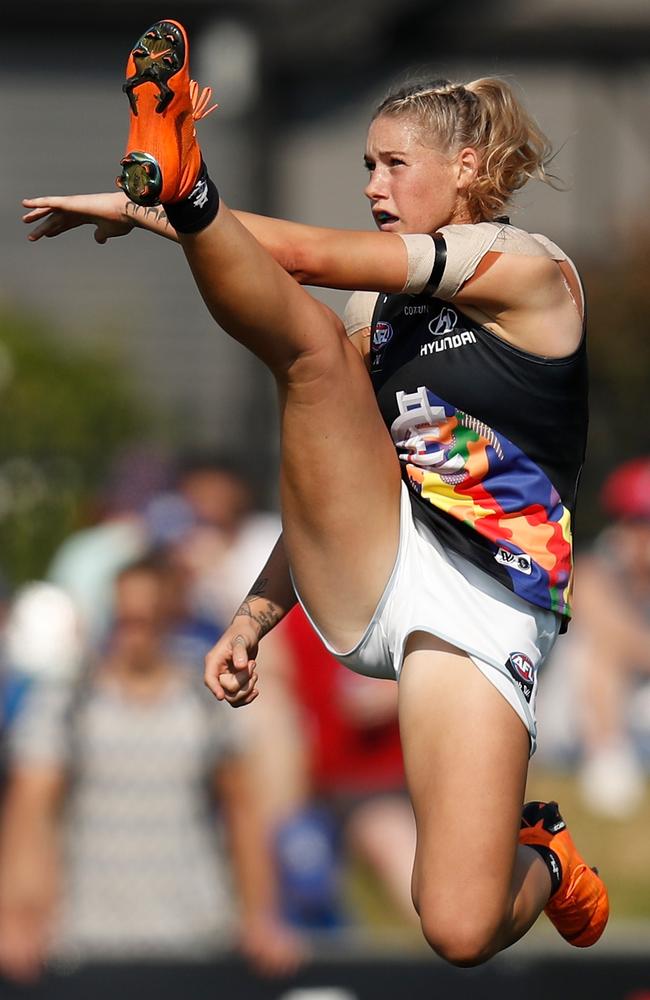 ’That photo’ of Carlton’s Tayla Harris. Picture: MICHAEL WILLSON/AFL MEDIA