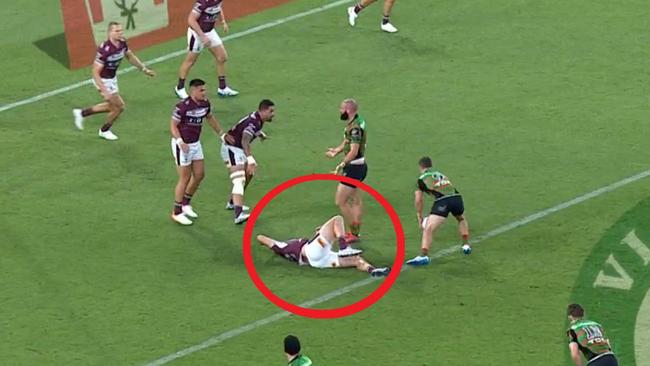 ‘Utter disgrace’: Ref slammed for shocking no-call