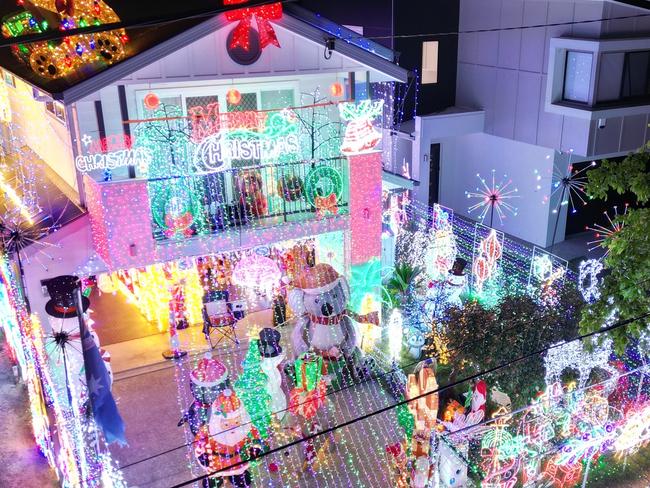 Christmas Lights display at 10 Keeling Street, Coopers Plains in 2022