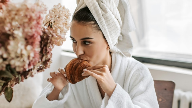 Is there anything worse than incessant hunger? When you never feel satisfied after a meal, or find that no matter what you eat, you are hungry again an hour or two later? Hunger can be distracting, and highly irritating and the truth is that inconstant hunger could be suggestive that there are some areas in your diet, or issues with your hormones that need investigating.