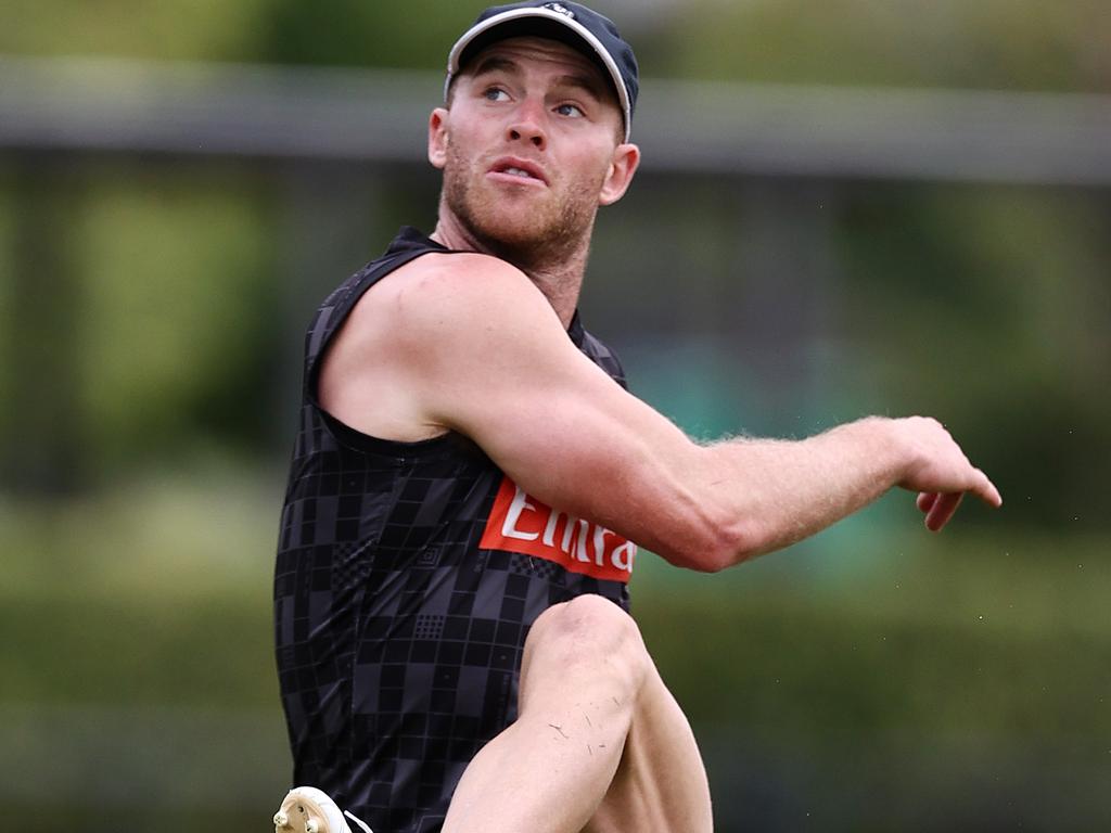 Tom Mitchell snaps at goal at Collingwood training. Picture: Michael Klein