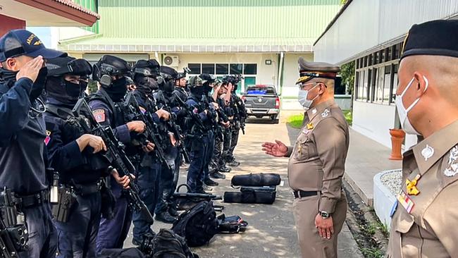 National Police Chief, Damrongsak Kittiprapat, speaks with a police in Nong Bua Lam Phu, Thailand. Picture: Royal Thai Police / AFP