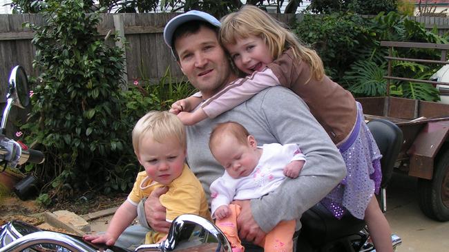 Euan Comrie with his kids before the 2009 plane crash that killed all on board.