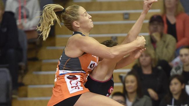 Giants midcourter Jamie-Lee Price put the heat on in the match against the Thunderbirds.