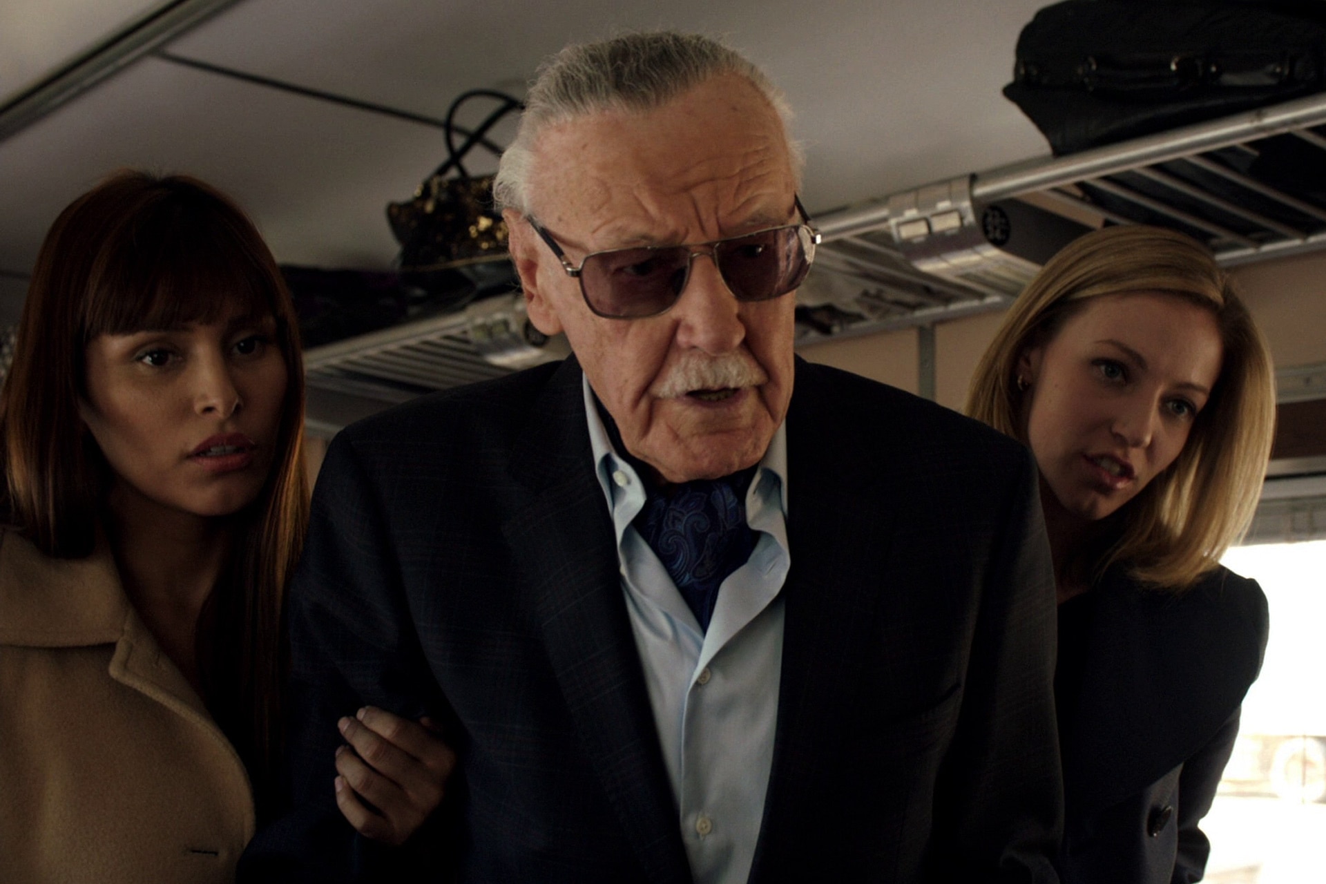 Камео это. Стэн ли камео. Stan Lee Cameo. Стэн ли Марвел камео. Стэн ли камео в фильмах Marvel.