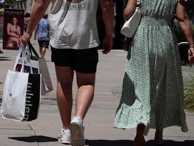 CORTE MADERA, CALIFORNIA - MAY 30: Shoppers carry shopping bags while walking through The Village at Corte Madera on May 30, 2024 in Corte Madera, California. According to a report by the U.S. Commerce Department, economic growth slowed considerably in the first three months of 2024 with gross domestic product coming in with growth of 1.3 percent annual rate compared to the 1.6 percent growth rate initially reported by the government in their preliminary first-quarter estimate. Photo by Justin Sullivan/Getty Images) (Photo by JUSTIN SULLIVAN / GETTY IMAGES NORTH AMERICA / Getty Images via AFP)