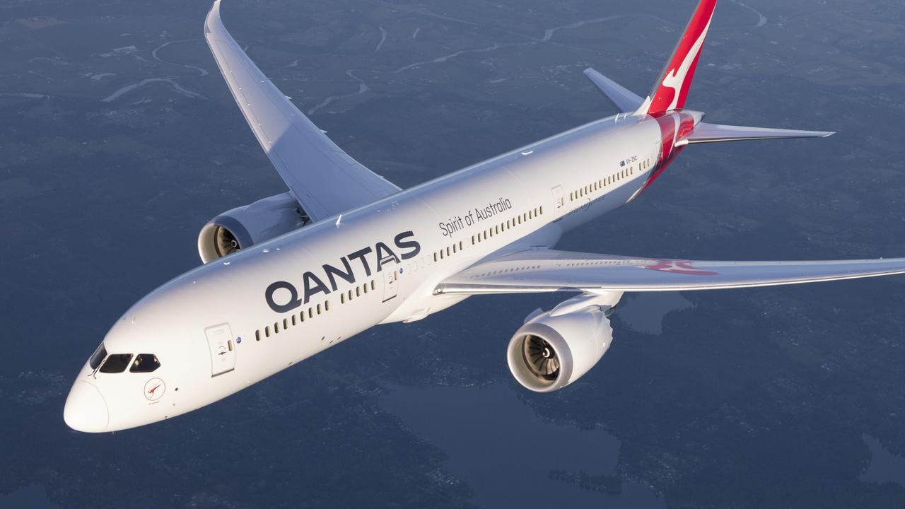 qantas plane tour