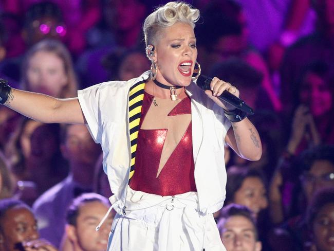 INGLEWOOD, CA - AUGUST 27:  Pink performs onstage during the 2017 MTV Video Music Awards at The Forum on August 27, 2017 in Inglewood, California.  (Photo by Frederick M. Brown/Getty Images)