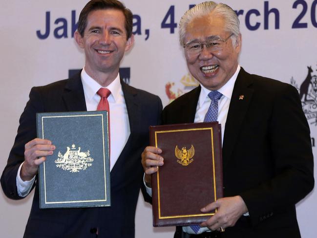 Australia Trade Minister Simon Birmingham, left, and Indonesia Trade Minister Enggartiasto Lukita pose for photographers during a signing ceremony and business forum in Jakarta, Indonesia, Monday, March 4, 2019. Indonesia and Australia are signing a free trade agreement that will eliminate many tariffs, allow Australian-owned hospitals to be set up in the giant Southeast Asian country and increase work visas for young Indonesians. (AP Photo/Achmad Ibrahim)