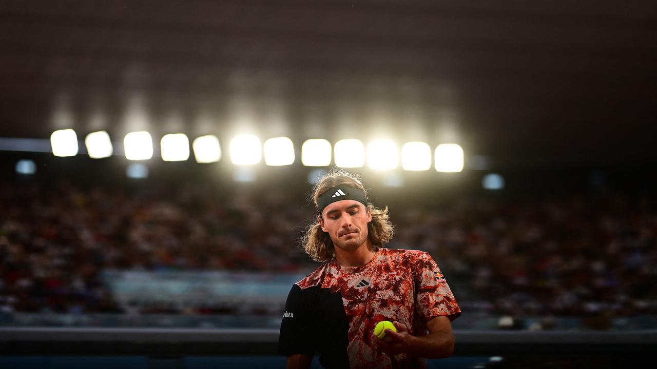 TOPSHOT – Greece's Stefanos Tsitsipas holds a ball before serving to Spain's Carlos Alcaraz Garfia during their men's singles quarterfinal match on day ten of the Roland-Garros Open tennis tournament at the Court Philippe-Chatrier in Paris on June 6, 2023. (Photo by Emmanuel DUNAND / AFP)
