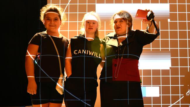 Madeline Stuart arrives location, has rehersal with producer Ilaria Niccolini & her daughter Virigina Riva (11) at New York Fashion Week. Pic Alex Towle