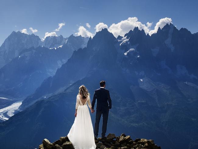 The Top 50 Wedding Photos of 2016 Curated by Junebug Weddings. Nearly 9,000 photos were submitted by photographers from 50 different countries to produce this year’s stunning collection of 50 images. Victor Lax - Víctor Lax Photography