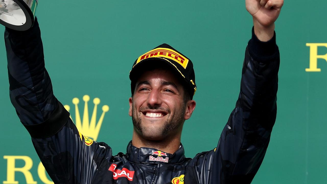 F1: Daniel Ricciardo agreed that walls should be built on corners ...