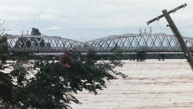 The Burnett Traffic Bridge during the 1971 floods.Photo: Picture Bundaberg