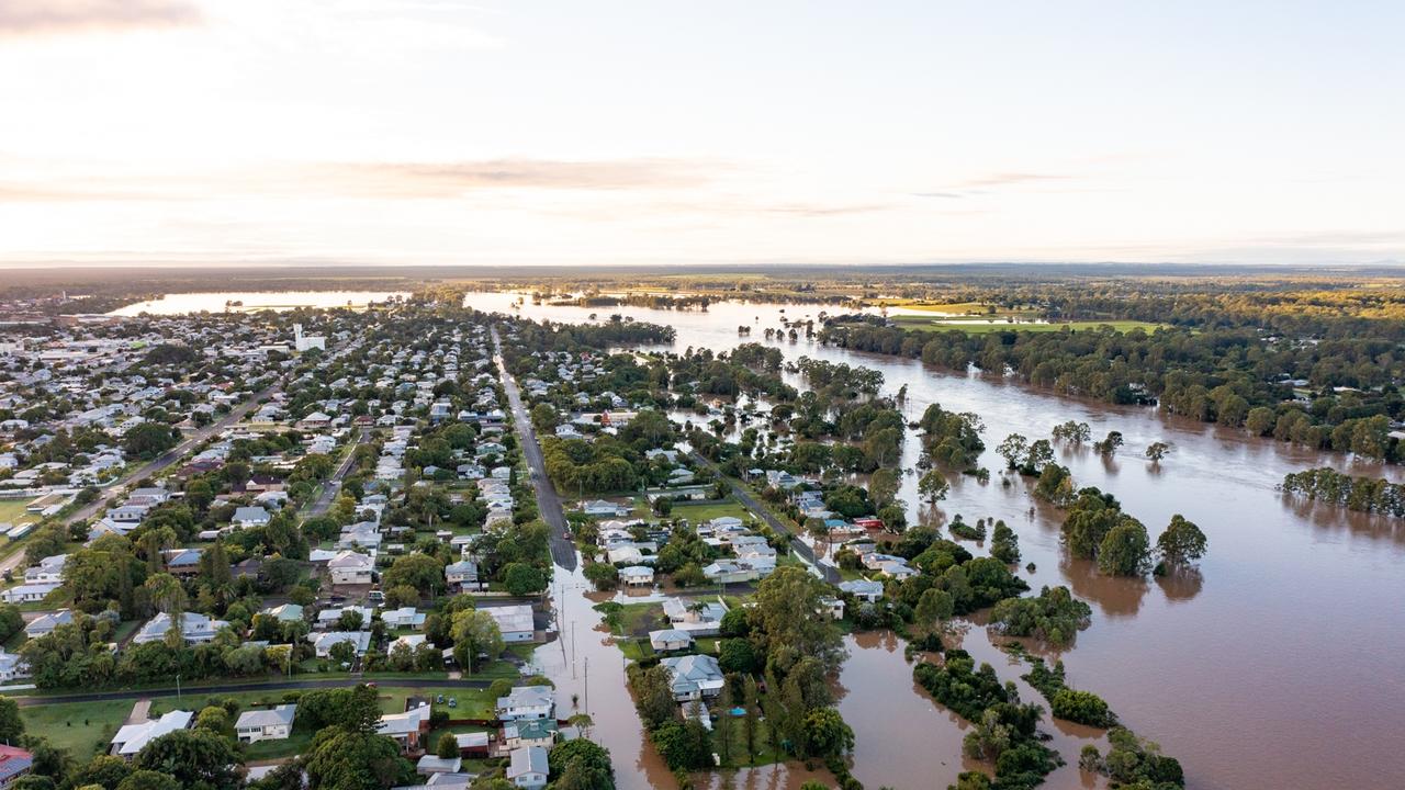 The Mary River rising steadily in Maryborough.