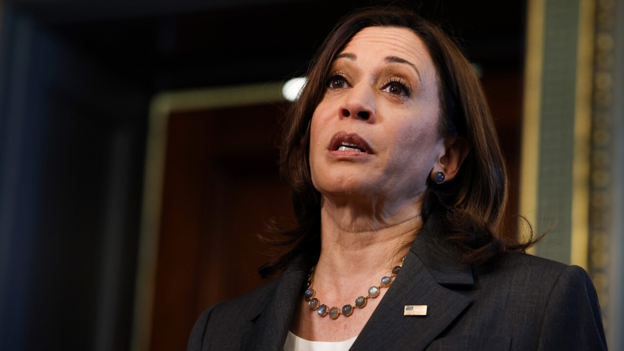 Kamala Harris awkwardly attempts to explain AI