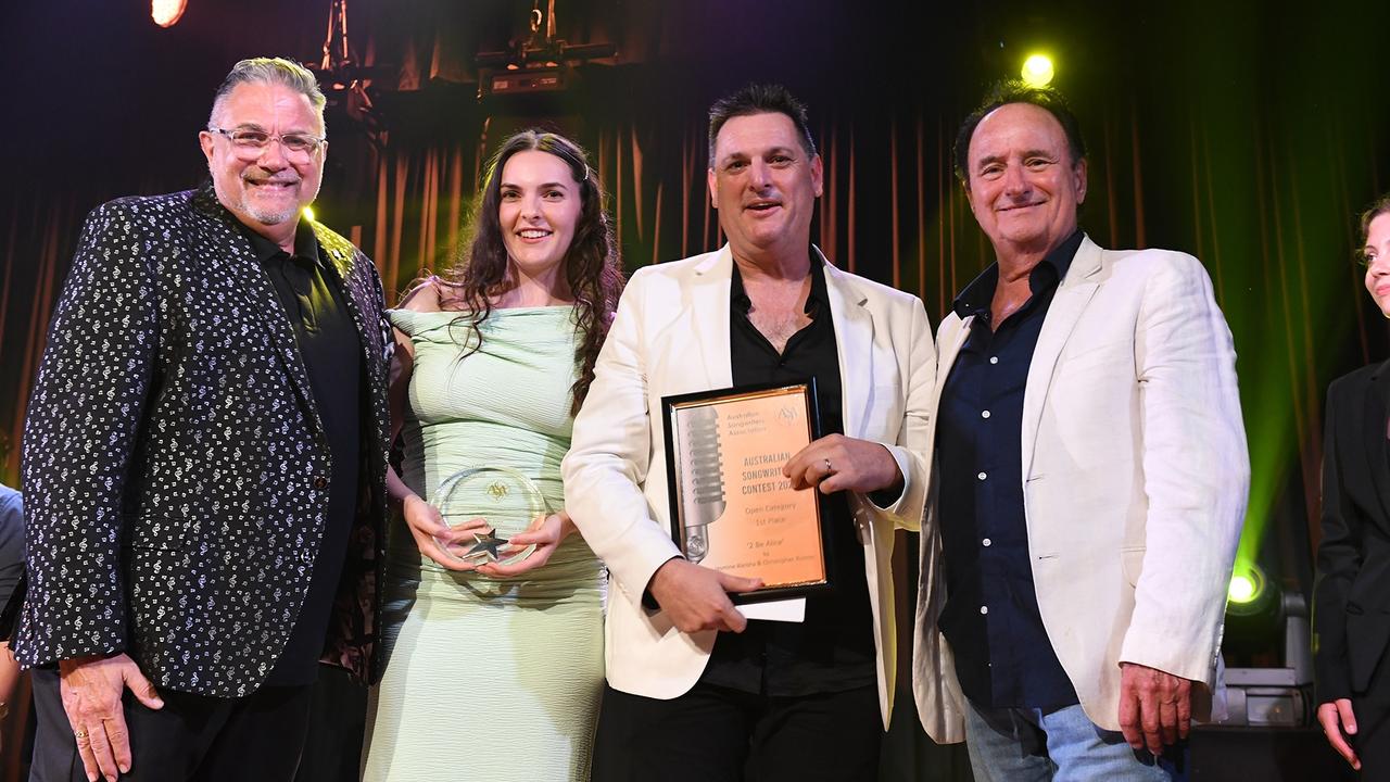 Chris and Jasmine Aleisha Richter receiving the award for the Open category from David Rogerson (left) and Lonnie Lee (right).