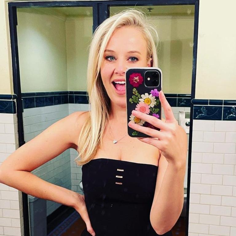 Jana Hocking shared the ‘Millennial’ way she dumped an ex on her new Kinda Sorta Dating podcast. Picture: Instagram/JanaHocking