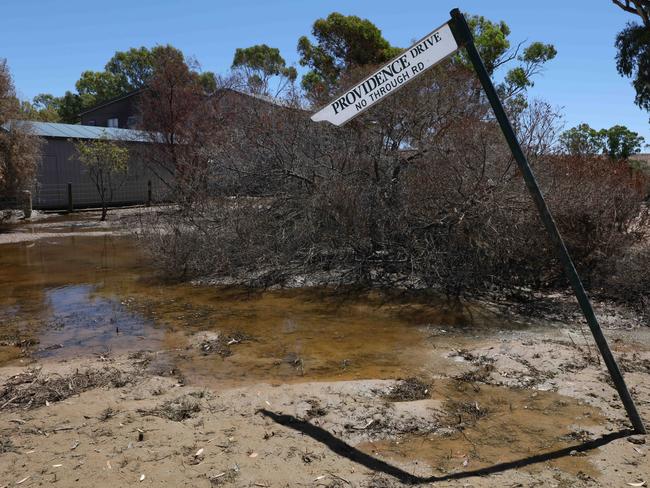 ADELAIDE, AUSTRALIA - Advertiser Photos FEBRUARY 17, 2023: General scenes of flood effected shacks on Providence Drive, Bowhill, after the flooding Murray River water inundated Riverside properties. Picture Emma Brasier