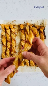 Pepperoni pizza pastry twists