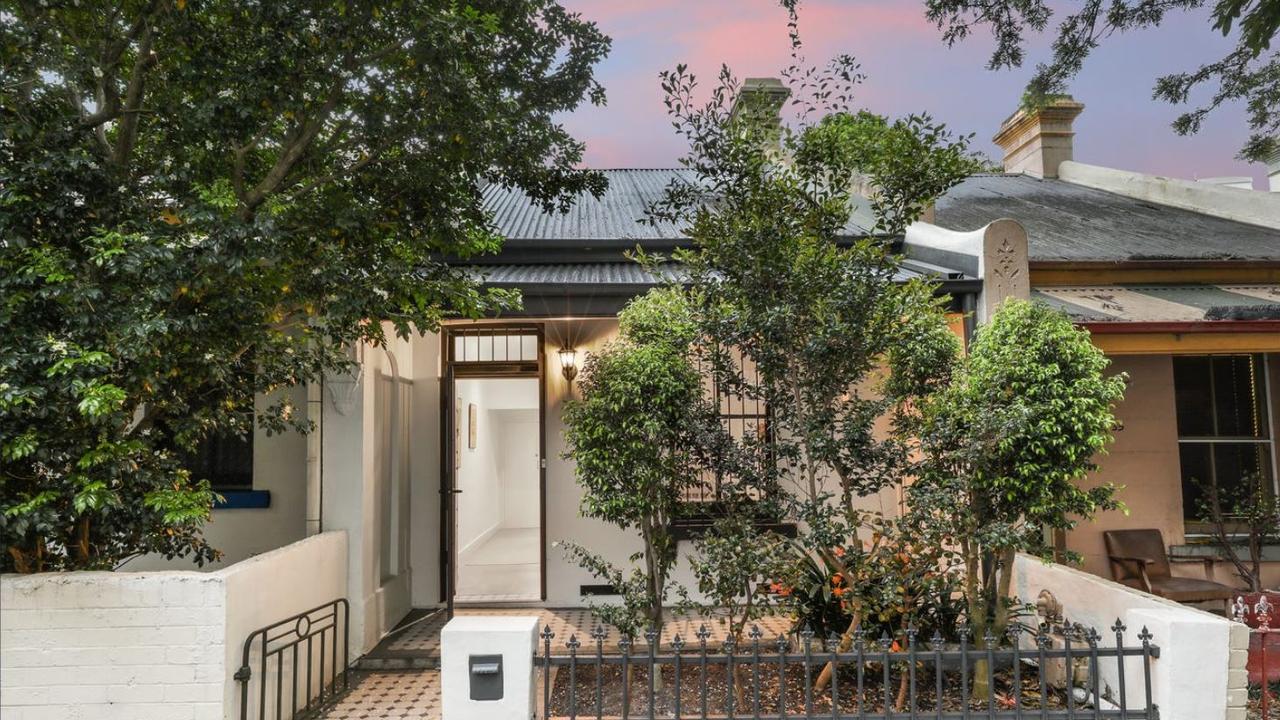 37 Cowper St, Glebe sold for $1.615m.