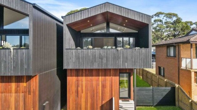 Similar houses recently built and sold in Broulee for more than $1m.