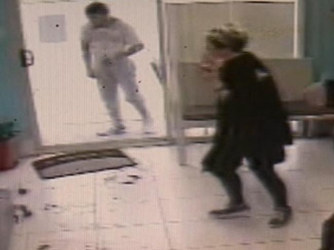 4. Khan approaches the Salon in pursuit of his alleged victim. Picture: A Current Affair/9NEWS