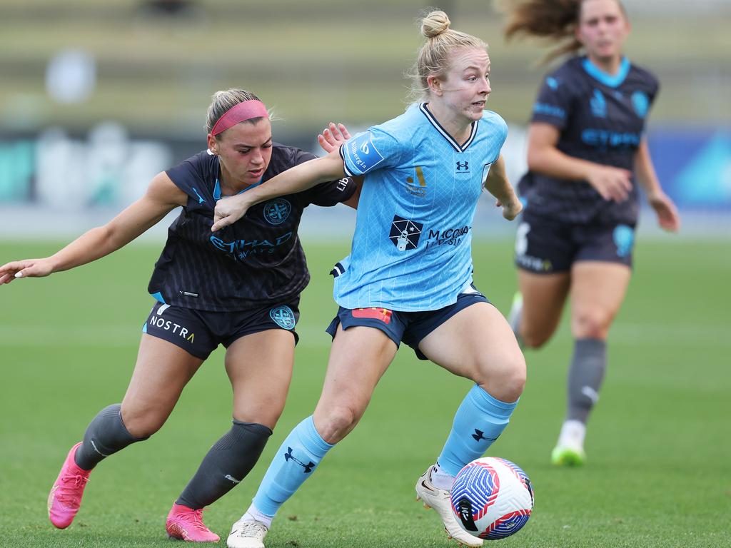 SYDNEY, AUSTRALIA - NOVEMBER 26: Jordan Thompson of Sydney FC is challenged by Julia Grosso of Melbourne City during the A-League Women round six match between Sydney FC and Melbourne City at Sydney Olympic Park Athletic Centre, on November 26, 2023, in Sydney, Australia. (Photo by Matt King/Getty Images)