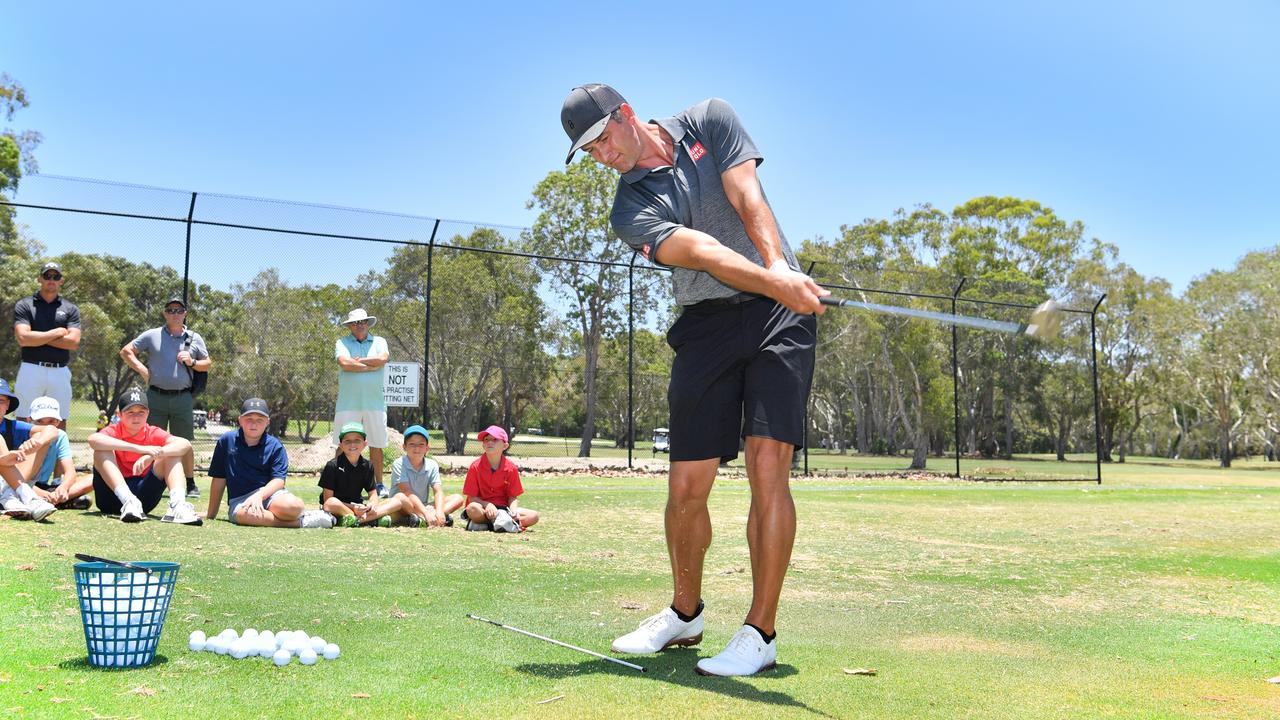 Professional golfer Adam Scott held a short clinic with interested children while holidaying in Noosa. Picture: John McCutcheon