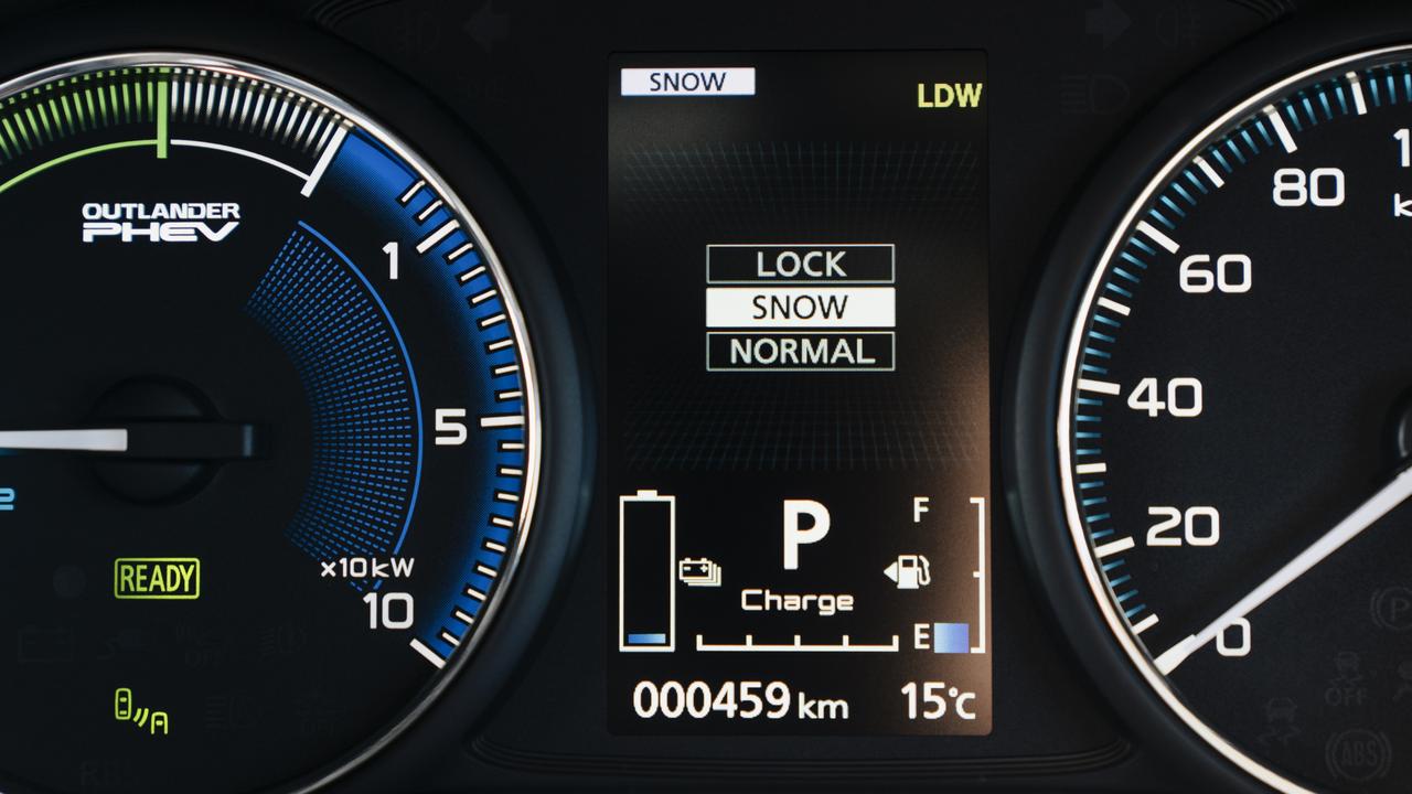 Battery charge levels shown in the driver’s instruments.