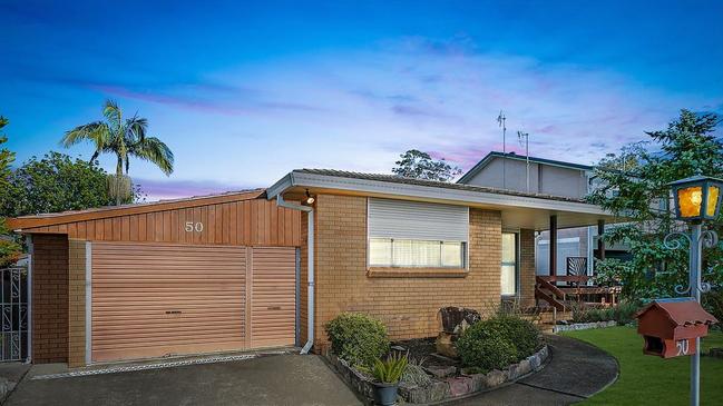 50 Sunrise Avenue, Budgewoi NSW real estate