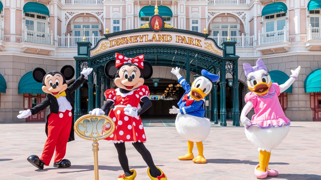 Disneyland Hotel (Paris) Review