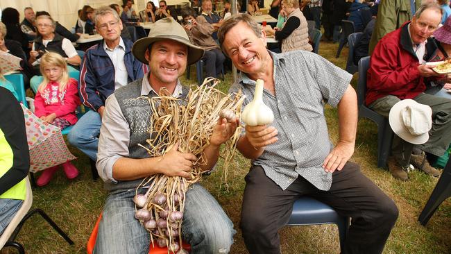 Gardeners and neighbours Tino Carnevale and Angus Stewart at a previous Koonya Garlic Festival. Picture: Matt Thompson