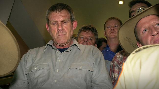 Bradley John Murdoch arrives under police escort at Darwin Airport to face murder charges in 2003. PICTURE: Patrina Malone