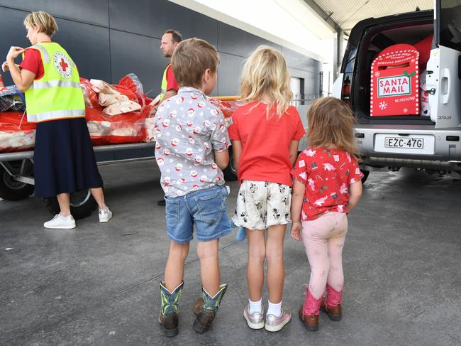 Flooding holds up Christmas donations for bushfire victims