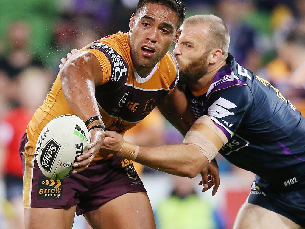 MELBOURNE, AUSTRALIA - MARCH 14: Joe Ofahengaue of the Broncos passes the ball during the round one NRL match between the Melbourne Storm and the Brisbane Broncos at AAMI Park on March 14, 2019 in Melbourne, Australia. (Photo by Michael Dodge/Getty Images)