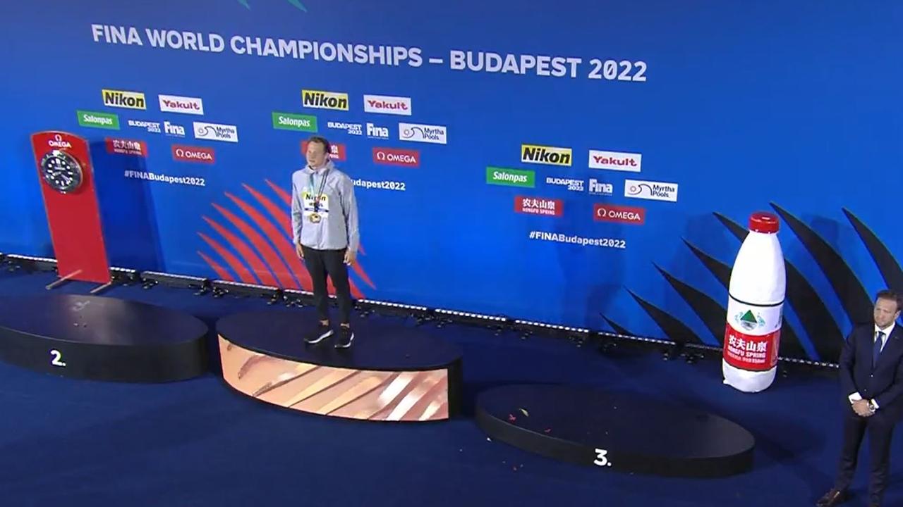 Justinas Reese’as laimi auksą po diskvalifikacijos, podiumo nuotrauka: Pasaulio plaukimo čempionato rezultatai