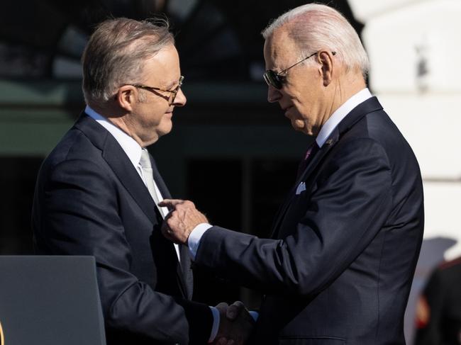 WASHINGTON, DC - OCTOBER 25: U.S. President Joe Biden welcomes Australian Prime Minister Anthony Albanese during an arrival ceremony on the South Lawn of the White House October 25, 2023 in Washington, DC. U.S. President Joe Biden and Prime Minister Albanese will participate in a bilateral meeting in the Oval Office, a joint press conference and a state dinner. (Photo by Drew Angerer/Getty Images)
