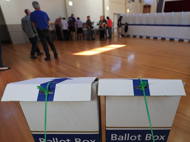 Voters cast their ballots in the Tasmanian State Election at Sorell Memorial Hall, Saturday, March 3, 2018. (AAP Image/Rob Blakers) NO ARCHIVING