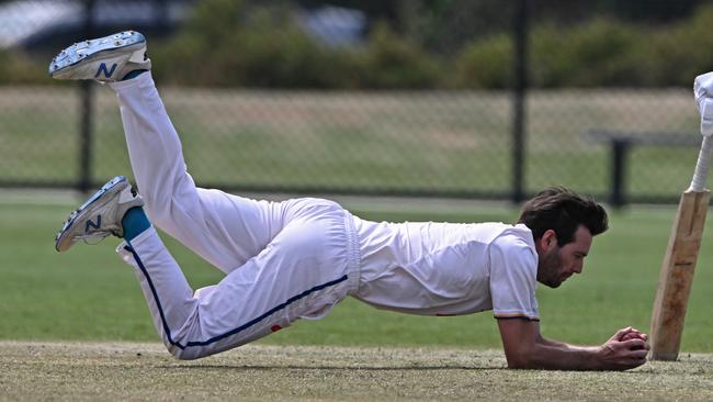 VSDCA: Williamstown’s Sturrock stretches out for the ball. Picture: Andy Brownbill