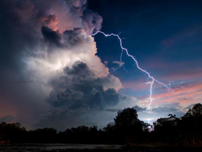 A recent Territory storm captured in all its glory by nature photographer Paul Thomsen.