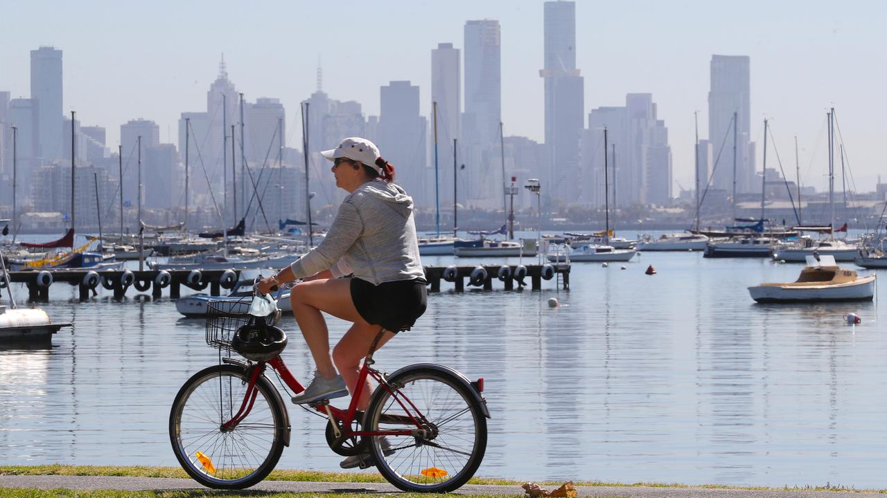 Extreme temperatures alone could cost the city of Melbourne $1.9 billion between 2012 and 2051. Picture: NCA NewsWire / David Crosling