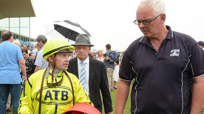 Darren Dance (right) talks with jockey Dean Yendall. Picture: Getty Images