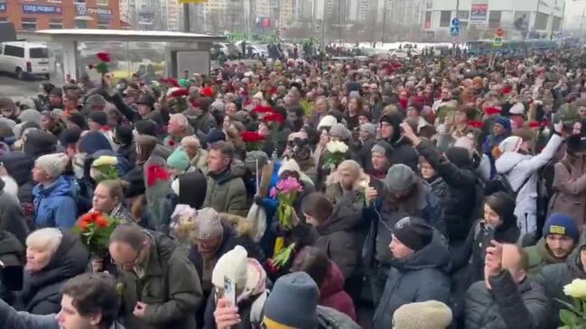 'No to War': Navalny Supporters Chant in Moscow as Funeral Held