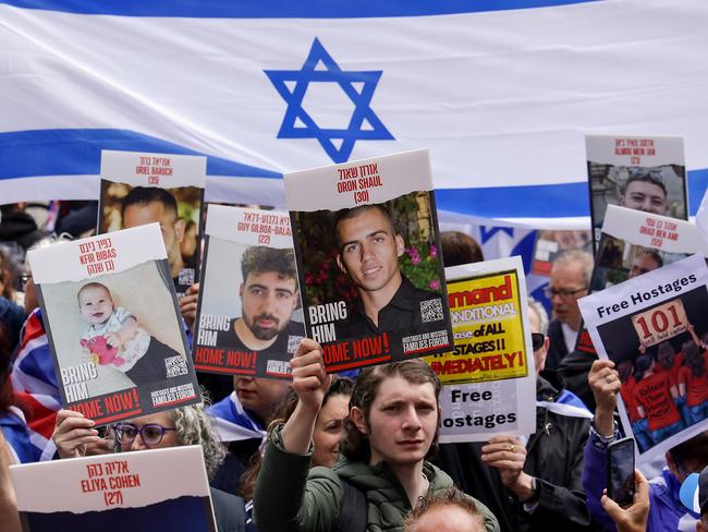 Jewish Australians rally at Southbank. Picture: Ian Currie